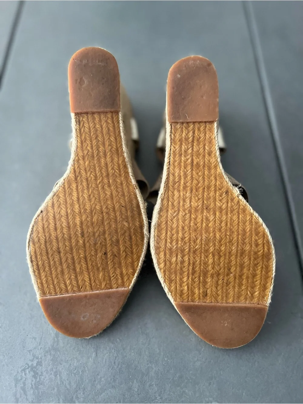 Tahari Nude Beige Espadrille Wedge Sandals Size 8M Resort Coastal‎ Chic